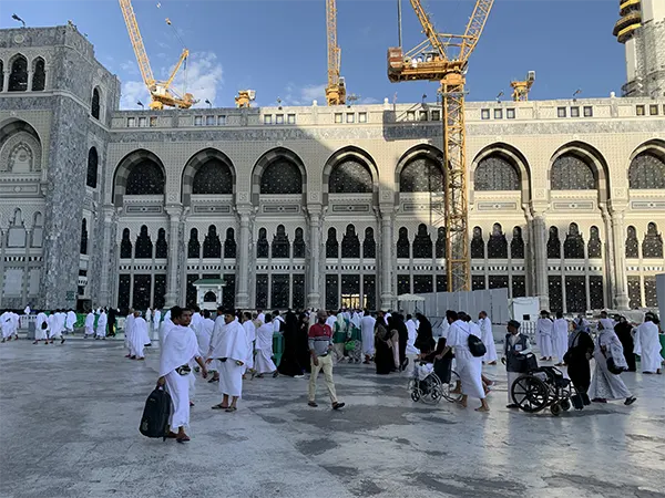 budget-friendly umrah travel tips